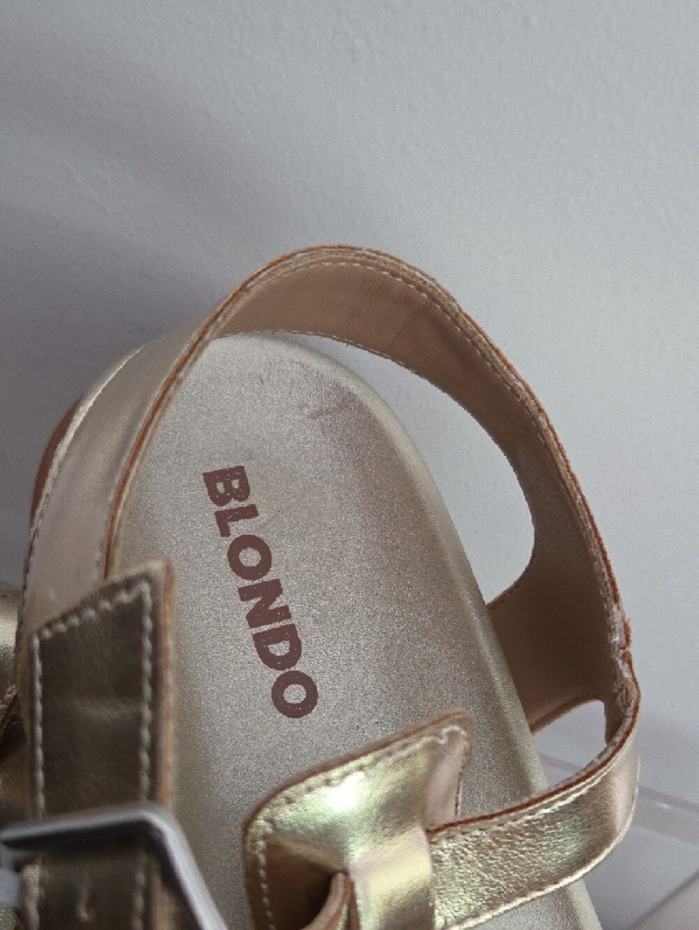 Women’s Metallic Gold Thong Sandals with Buckle Strap, Size 8 - Picture 2 of 5